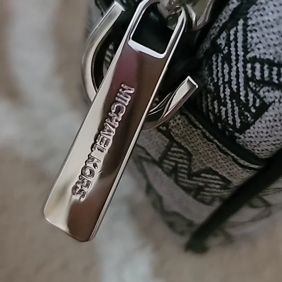 Michael Kors Crossbody - Picture 12 of 12